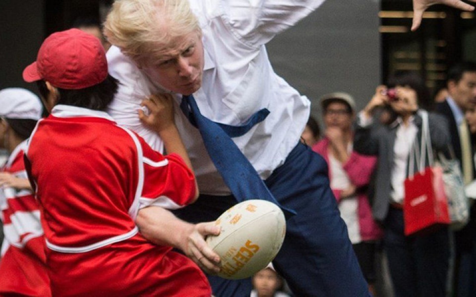 khoanh khac cac chinh tri gia boi roi truoc tre em