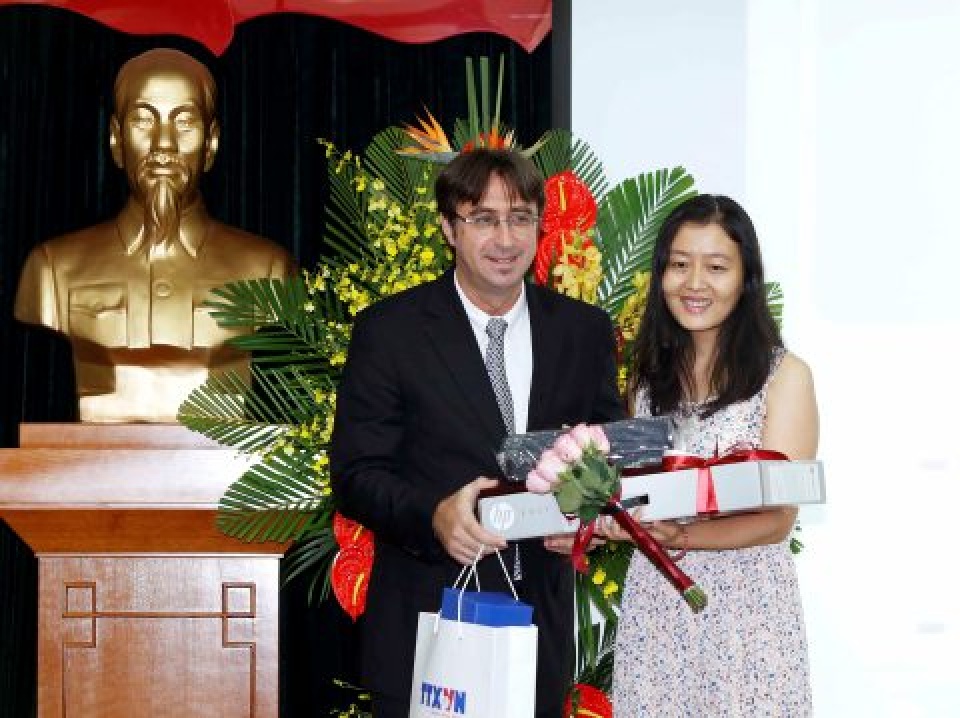 "Tiếng Pháp góp phần thúc đẩy đa ngôn ngữ" tieng phap gop phan thuc day da ngon ngu