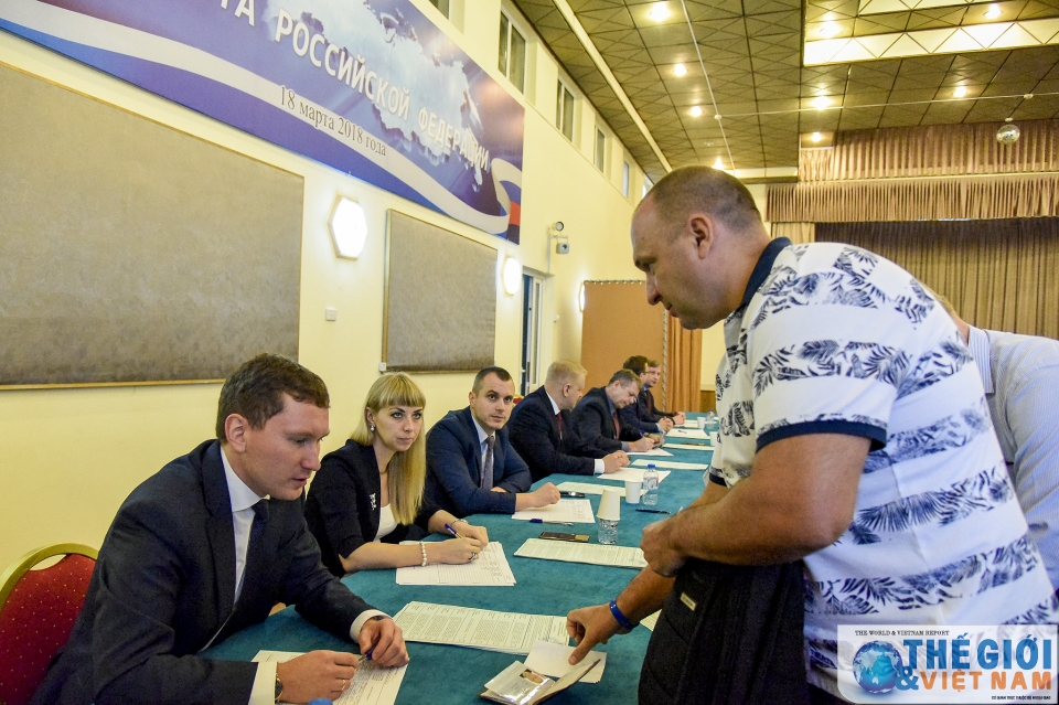 nhung hinh anh bau cu tong thong nga tai viet nam