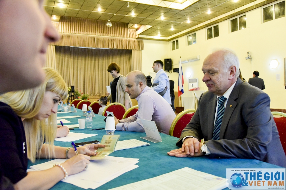 nhung hinh anh bau cu tong thong nga tai viet nam