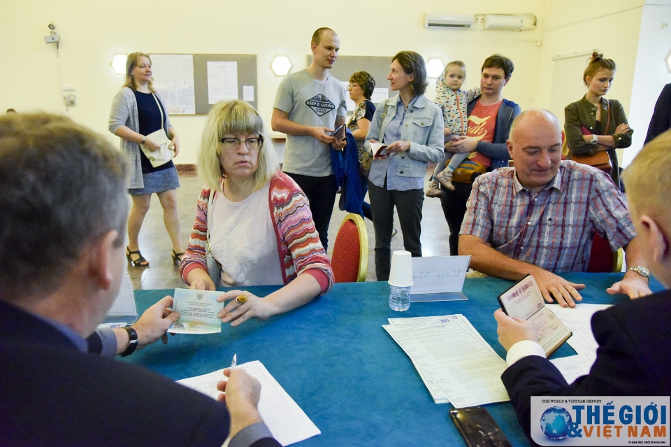 nhung hinh anh bau cu tong thong nga tai viet nam