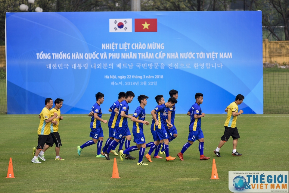 tong thong han quoc giao luu voi cau thu u23 viet nam