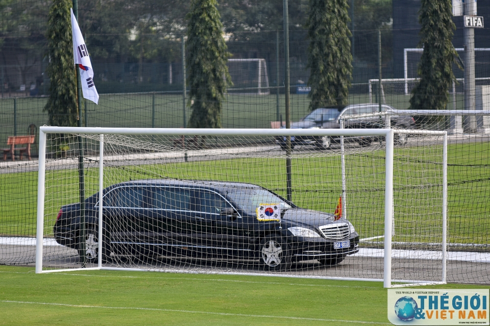 tong thong han quoc giao luu voi cau thu u23 viet nam