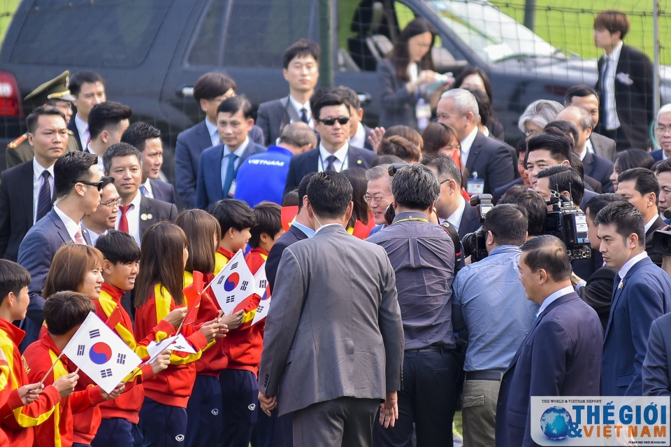 tong thong han quoc giao luu voi cau thu u23 viet nam