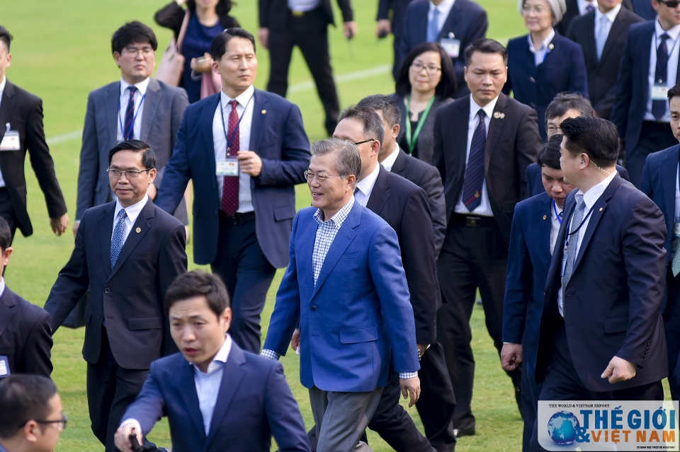 tong thong han quoc giao luu voi cau thu u23 viet nam