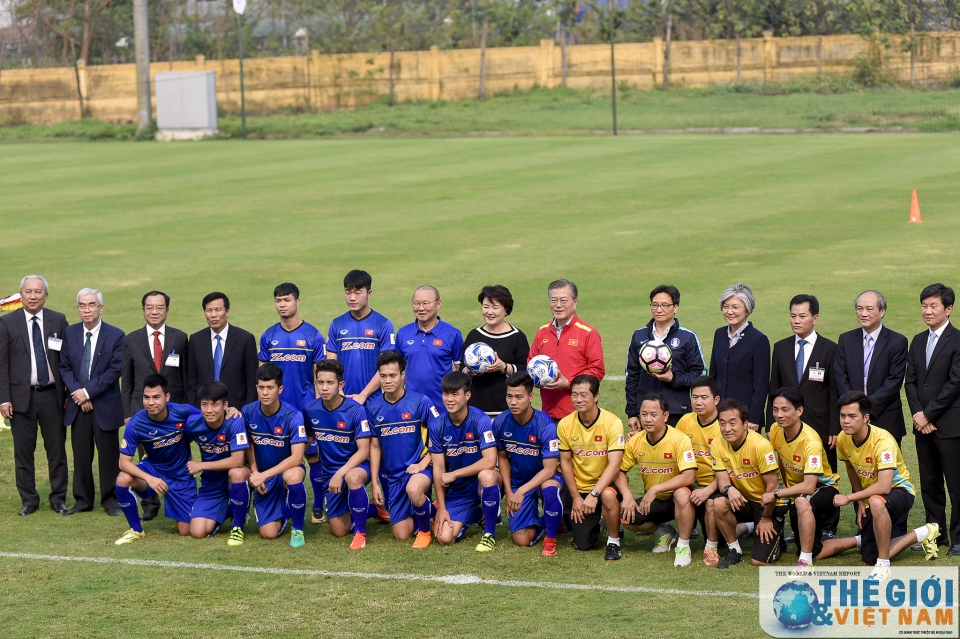 tong thong han quoc giao luu voi cau thu u23 viet nam