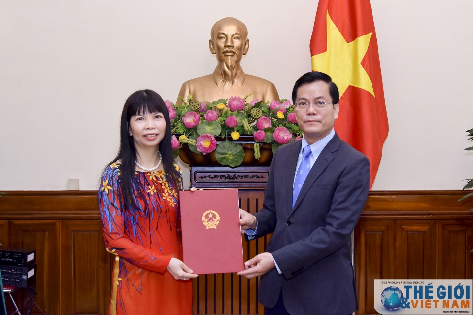 bo ngoai giao trao quyet dinh bo nhiem phan cong can bo lanh dao cap vu