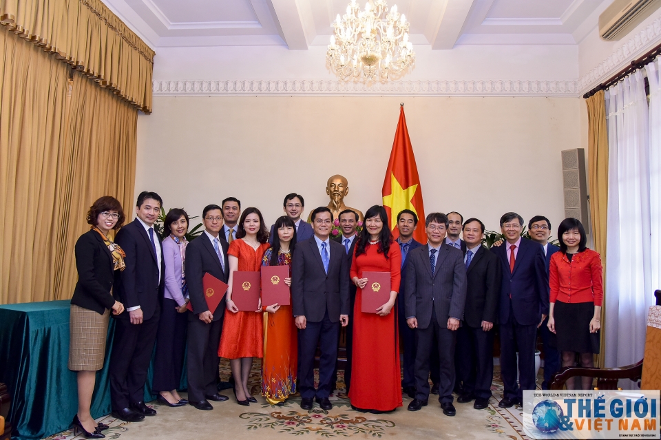 bo ngoai giao trao quyet dinh bo nhiem phan cong can bo lanh dao cap vu