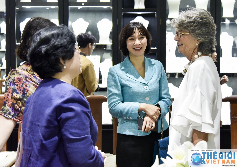 nhom awch gap mat nhan dip ngay quoc te phu nu