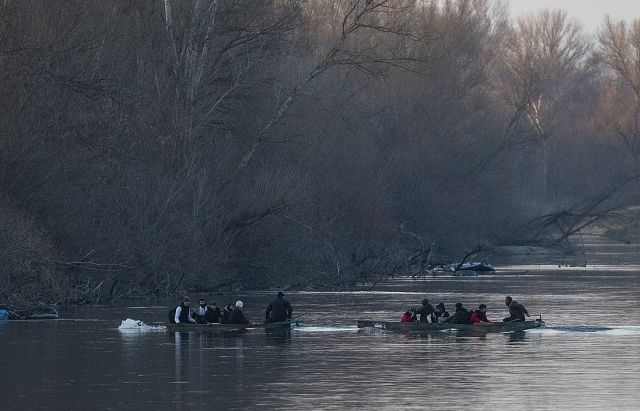hang nghin nguoi di cu tiep tuc do ve bien gioi tho nhi ky hy lap