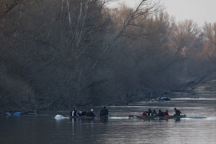 hang nghin nguoi di cu tiep tuc do ve bien gioi tho nhi ky hy lap