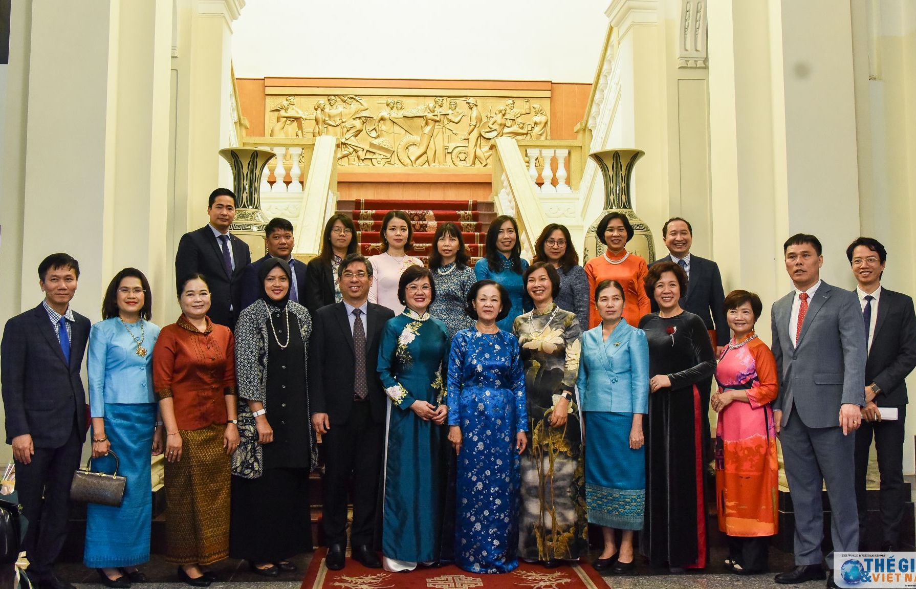 nhom awch chao truong ban dan van trung uong truong thi mai