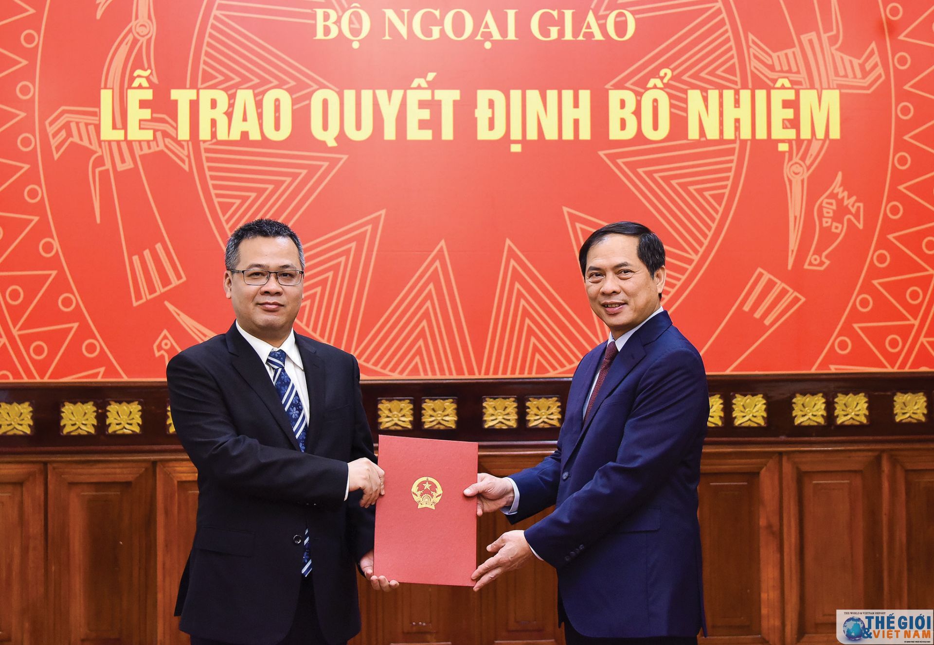 thu truong thuong truc bui thanh son trao quyet dinh dieu dong bo nhiem can bo cap vu