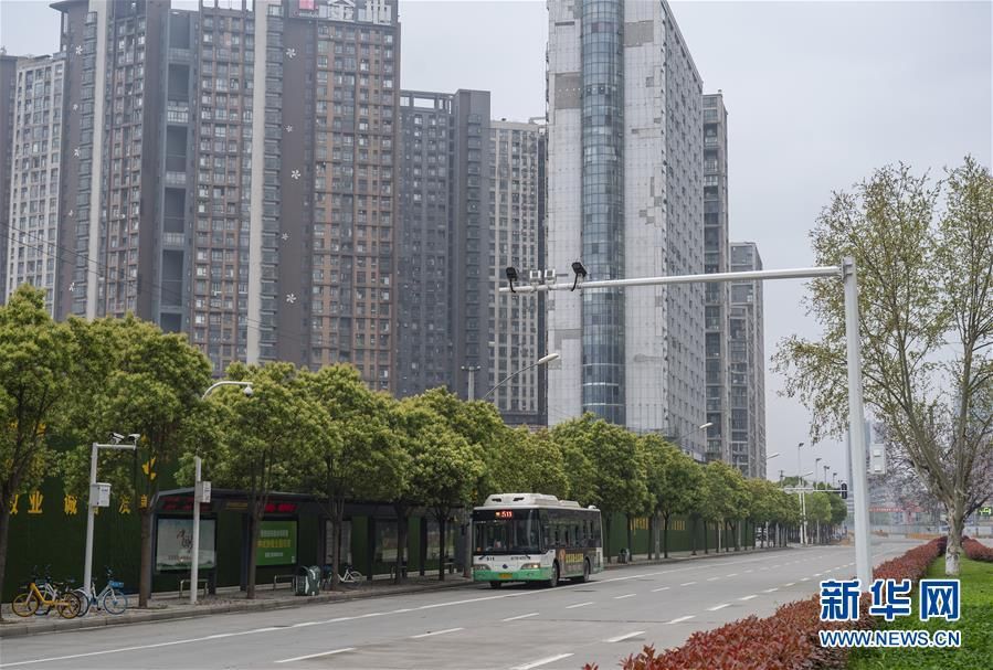 ho bac no luc hoat dong tro lai sau 2 thang phong toa do covid 19