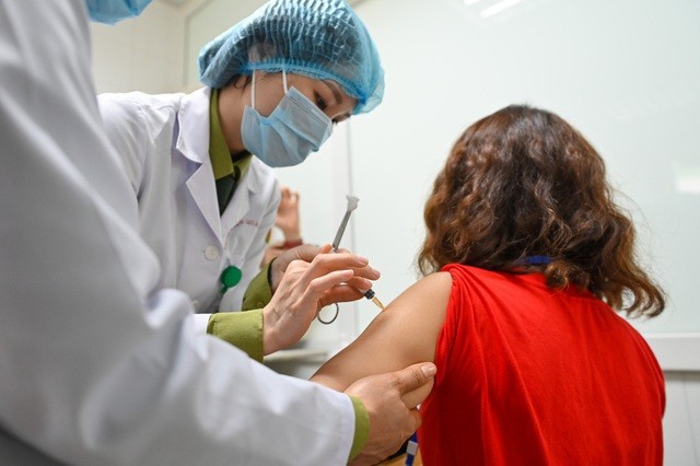 Sức khỏe người tiêm thử vaccine Covid-19 Việt Nam giai đoạn 2 hiện ra sao?