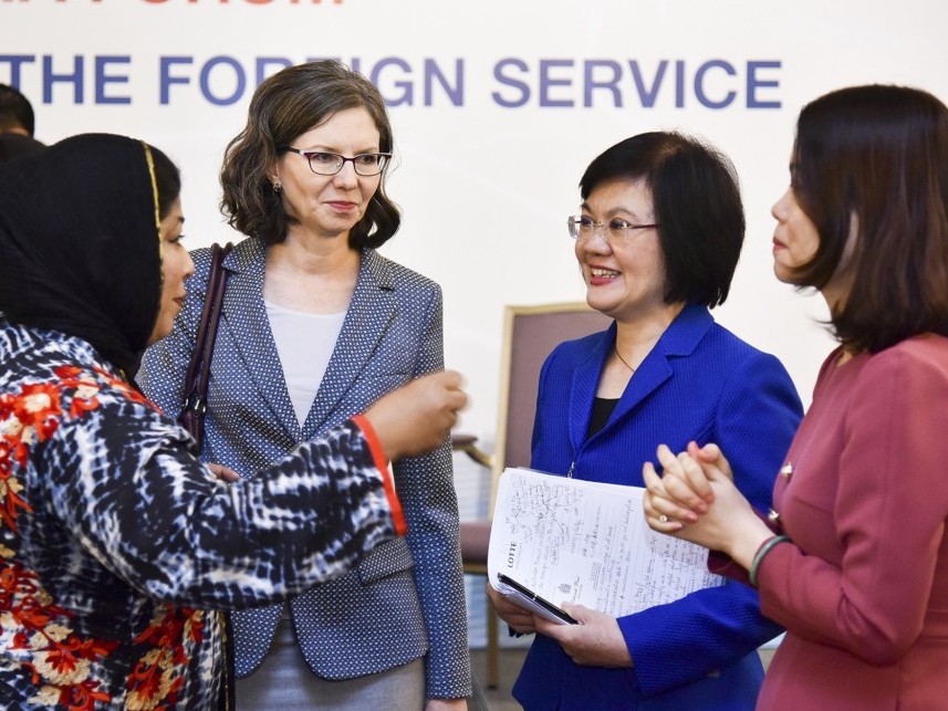 dai su nguyen nguyet nga nguoi truyen cam hung