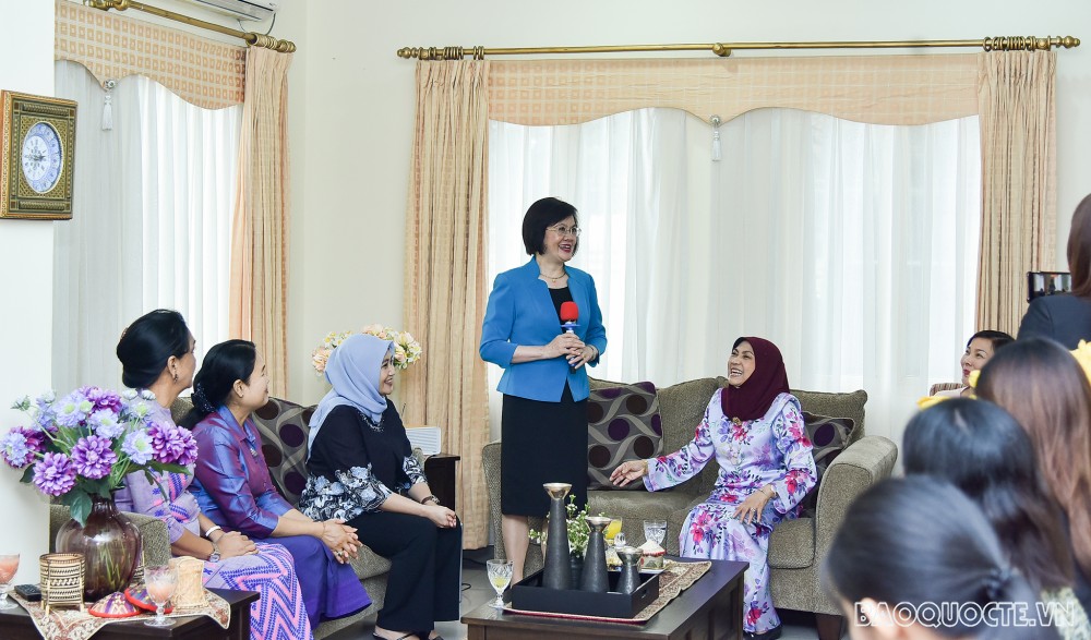 Nhóm Phụ nữ Cộng đồng ASEAN tại Hà Nội trổ tài làm món ăn Brunei