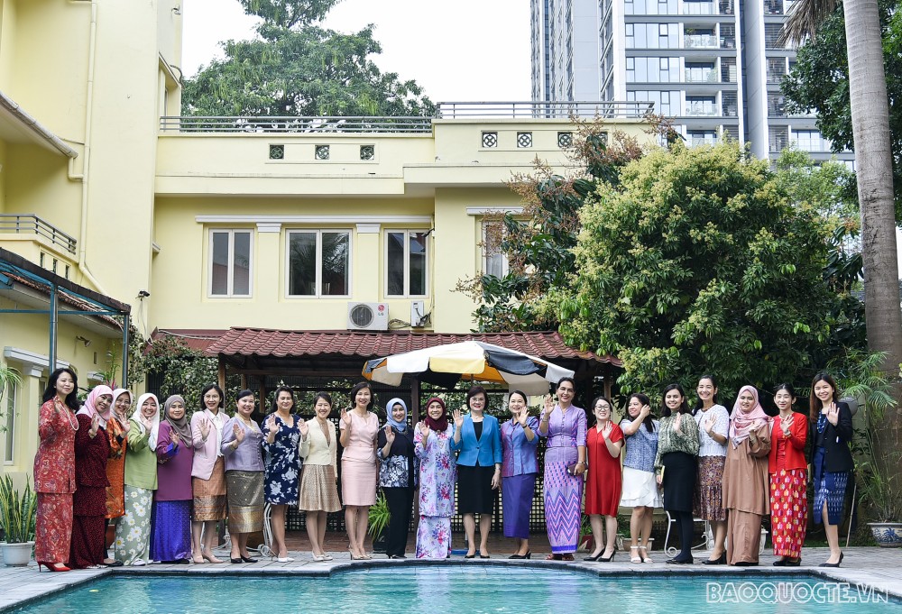 Nhóm Phụ nữ Cộng đồng ASEAN tại Hà Nội trổ tài làm món ăn Brunei