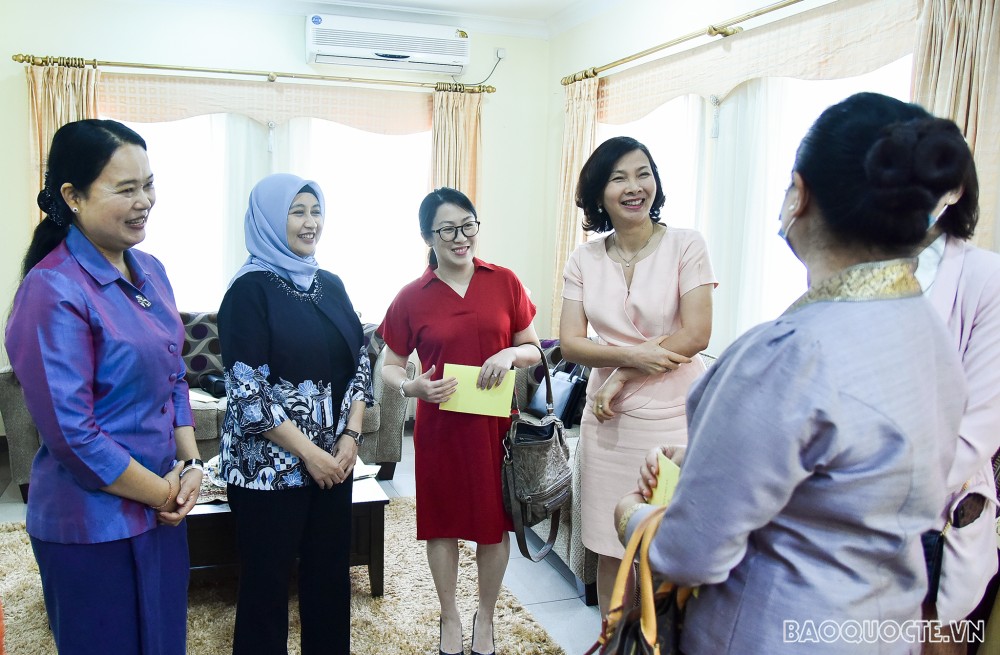 Nhóm Phụ nữ Cộng đồng ASEAN tại Hà Nội trổ tài làm món ăn Brunei