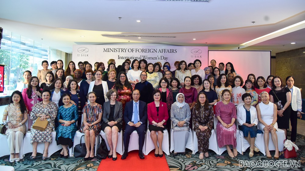 Các nhà ngoại giao nữ gặp mặt kỷ niệm Ngày Quốc tế Phụ nữ 8/3