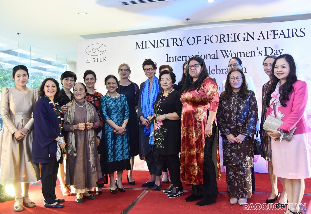 Các nhà ngoại giao nữ gặp mặt kỷ niệm Ngày Quốc tế Phụ nữ 8/3