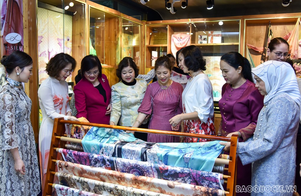 Các nhà ngoại giao nữ gặp mặt kỷ niệm Ngày Quốc tế Phụ nữ 8/3