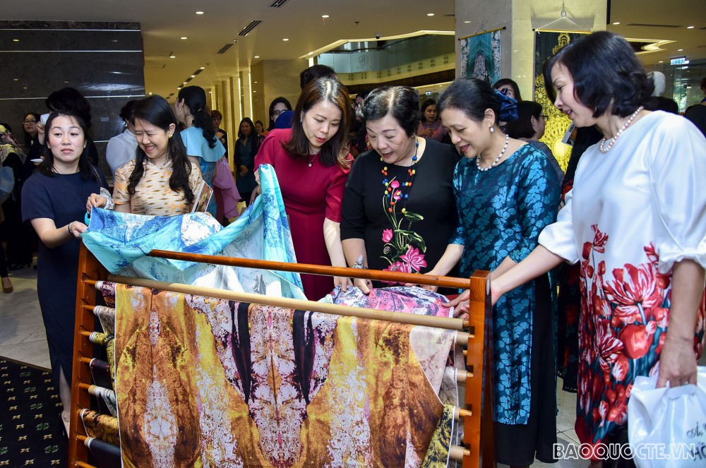 Các nhà ngoại giao nữ gặp mặt kỷ niệm Ngày Quốc tế Phụ nữ 8/3