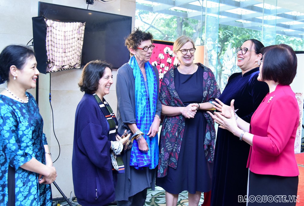 Các nhà ngoại giao nữ gặp mặt kỷ niệm Ngày Quốc tế Phụ nữ 8/3