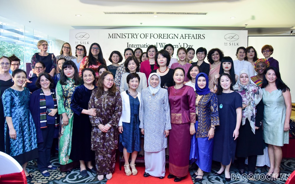 Các nhà ngoại giao nữ gặp mặt kỷ niệm Ngày Quốc tế Phụ nữ 8/3