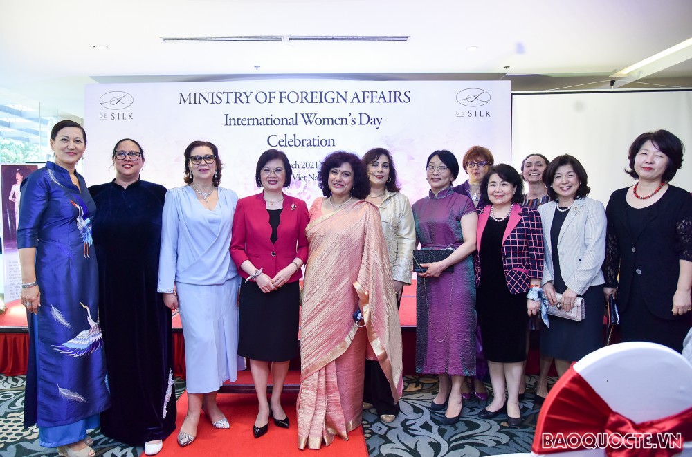 Các nhà ngoại giao nữ gặp mặt kỷ niệm Ngày Quốc tế Phụ nữ 8/3
