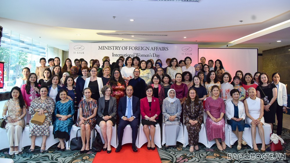 cac nha ngoai giao nu gap mat ky niem ngay quoc te phu nu 83