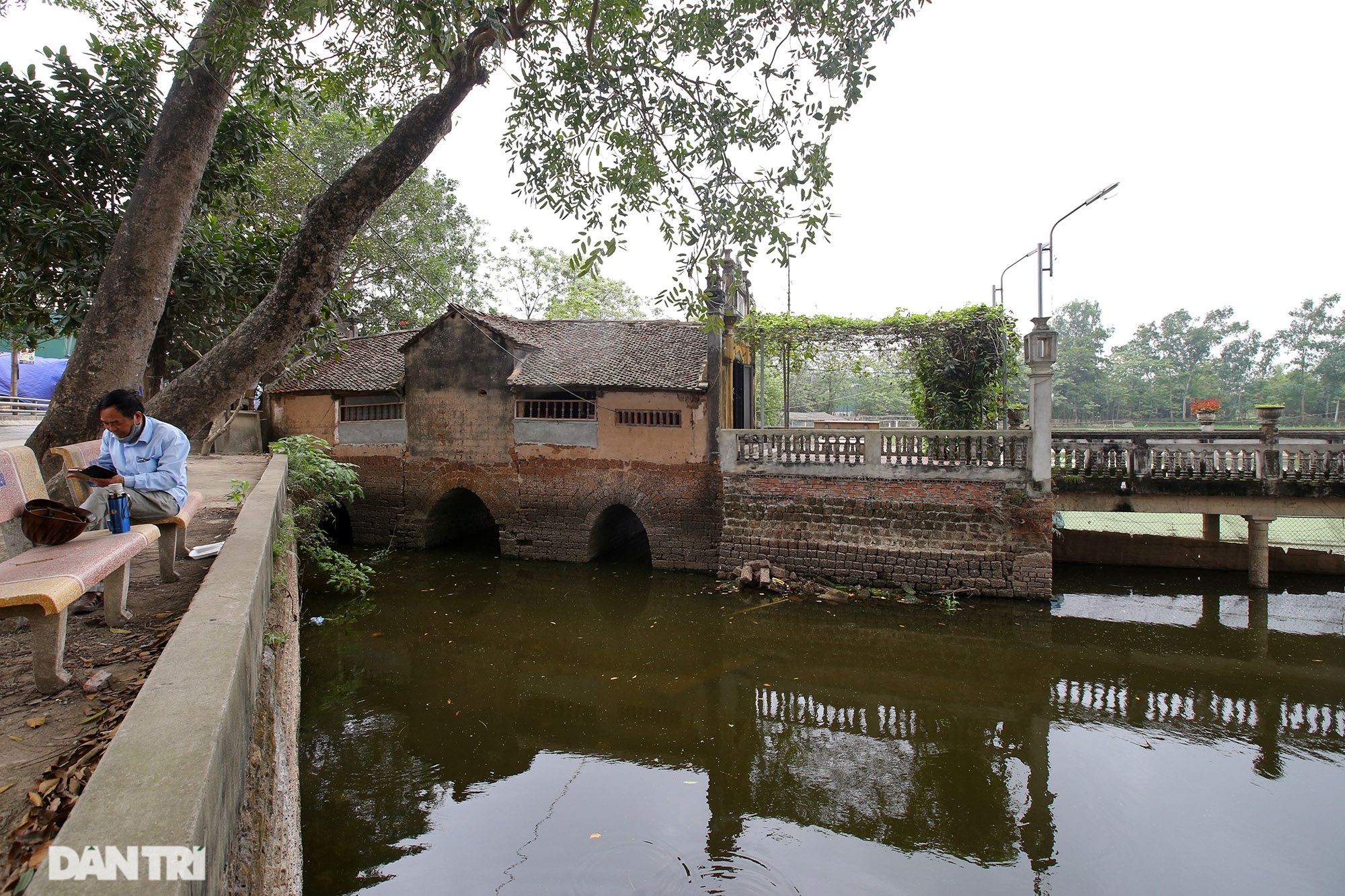 Độc lạ cây cầu có hình thuyền nan úp ngược ở Hà Nội - 15