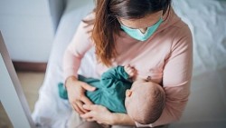 Mẹ mắc Covid-19 hoặc đã tiêm vaccine giúp trẻ sơ sinh được miễn dịch