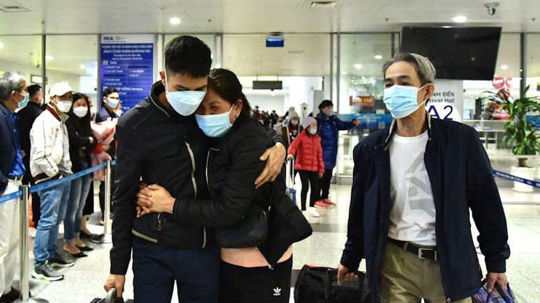 chuyen bay thu hai dua cong dan lanh nan khoi ukraine da ha canh an toan