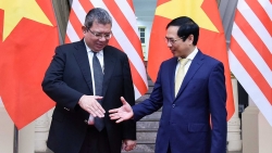 Foreign Minister Bui Thanh Son welcomed and held talks with Malaysian Foreign Minister Saifuddin Abdullah