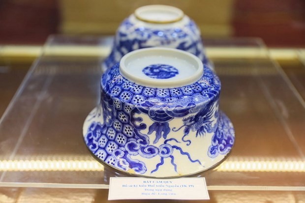 Ngắm cổ vật hoàng cung, hiểu thêm về văn hóa cung đình Huế. (Nguồn: TTXVN)