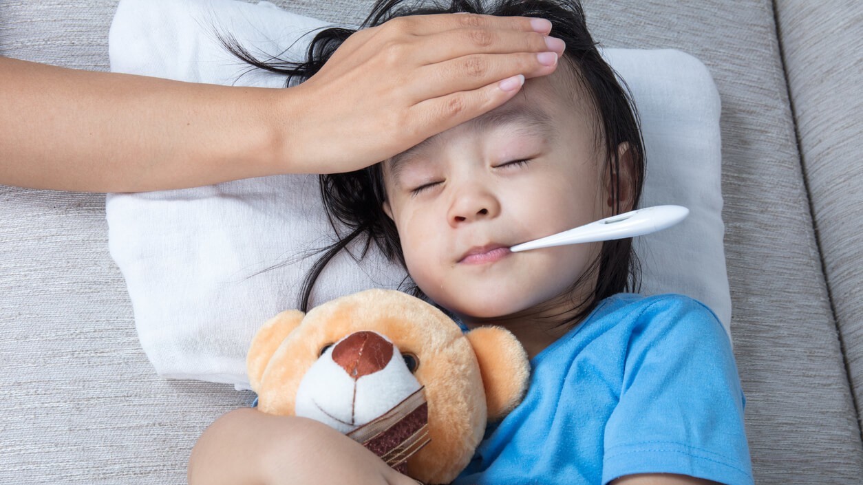 neu tre mac covid19 thuoc 1 trong 3 truong hop duoi day hay lien he y te ngay