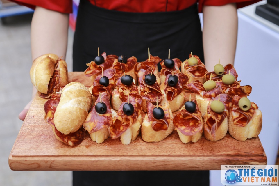 ha noi nhung dieu kho cuong tai le hoi am thuc da quoc gia