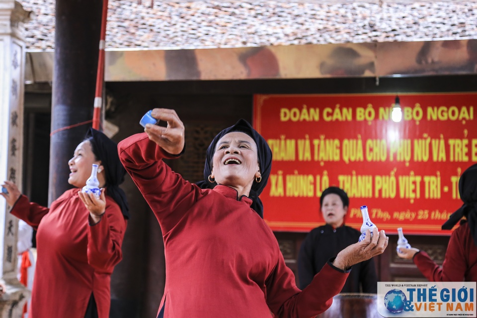 vang vong cau hat xoan