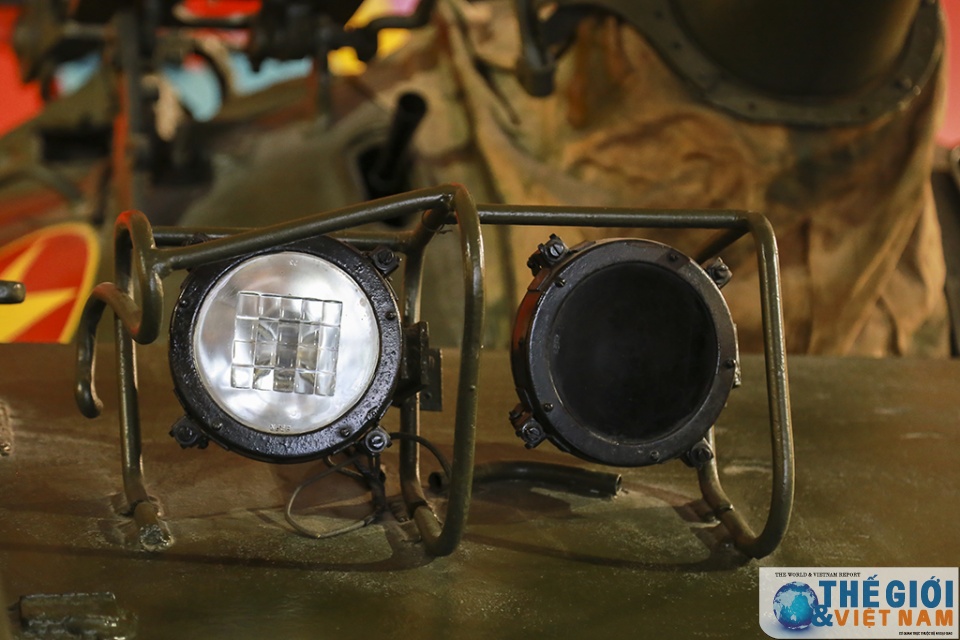 can canh hai chiec xe tang huc do cong dinh doc lap