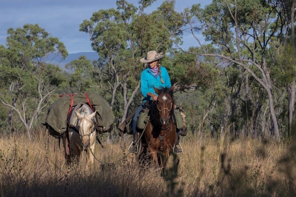 hanh trinh vuot 5000km tai australia cua co gai xinh dep nguoi phap