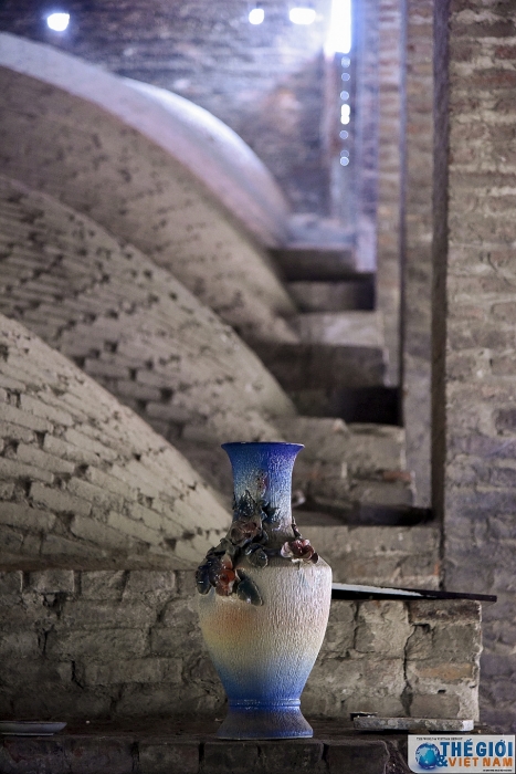 nhom awch trai nghiem vuot nan tai lang gom bat trang