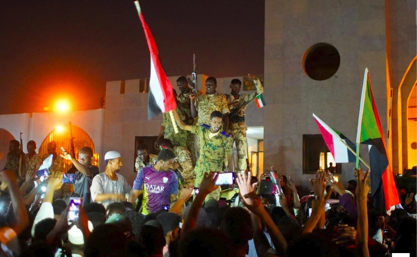 chinh bien o sudan giam doc co quan tinh bao va an ninh tu chuc