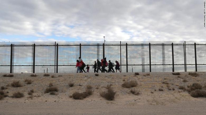 lau nam goc phe chuan bo sung 320 quan nhan toi bien gioi my mexico