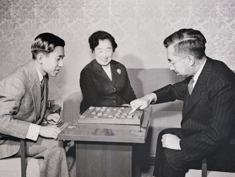 cuoc doi nhat hoang akihito qua anh bo mat nuoc nhat suot 3 thap ky