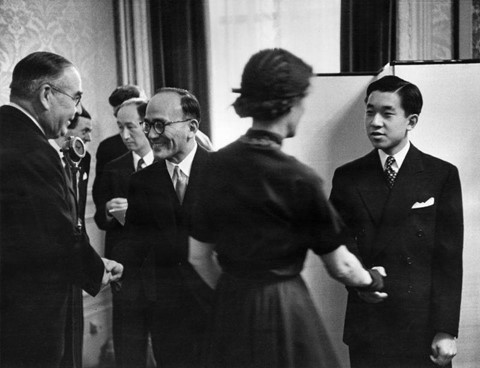 cuoc doi nhat hoang akihito qua anh bo mat nuoc nhat suot 3 thap ky