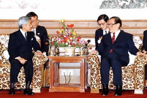 cuoc doi nhat hoang akihito qua anh bo mat nuoc nhat suot 3 thap ky