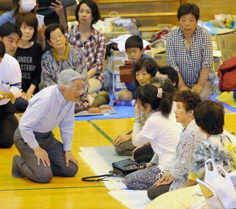 cuoc doi nhat hoang akihito qua anh bo mat nuoc nhat suot 3 thap ky