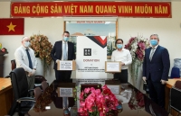 Hiệp hội Doanh nghiệp Anh tại Việt Nam trao tặng đồ bảo hộ y tế hỗ trợ chống dịch Covid-19