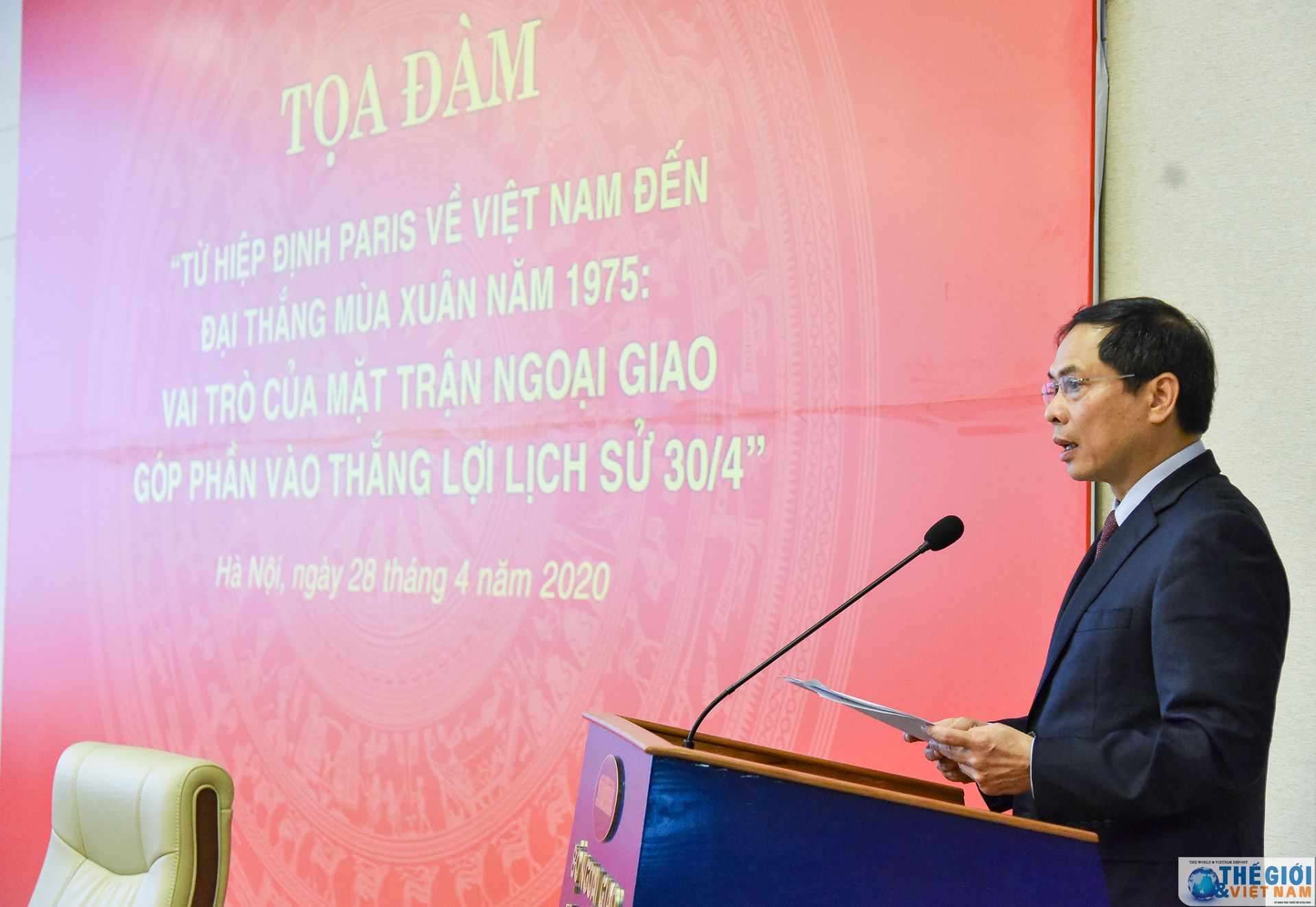 vai tro cua mat tran ngoai giao gop phan vao thang loi lich su 304